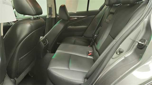 Vehicle image 20 of 25