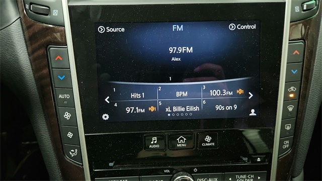Vehicle image 13 of 25