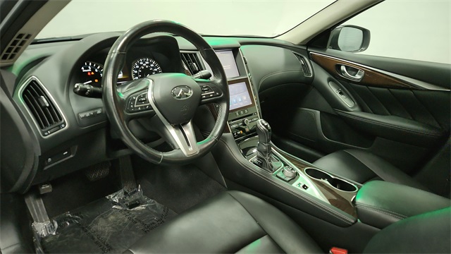Vehicle image 10 of 25