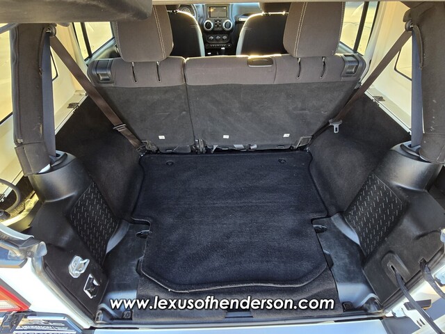 2018 Jeep Wrangler JK Unlimited Sahara Image 12 of 34