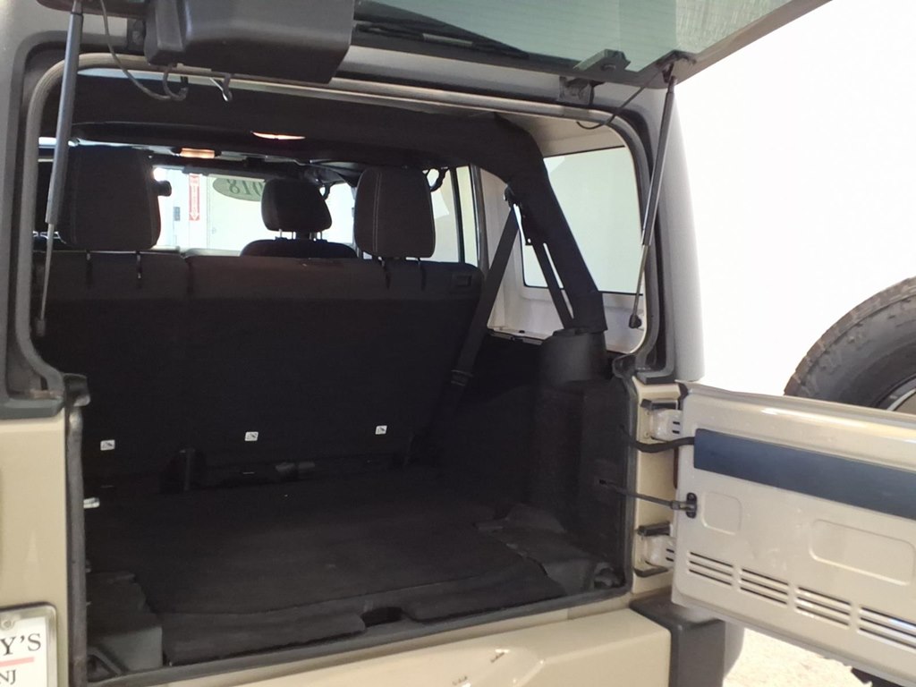 2018 Jeep Wrangler JK Unlimited Sahara Image 9 of 23