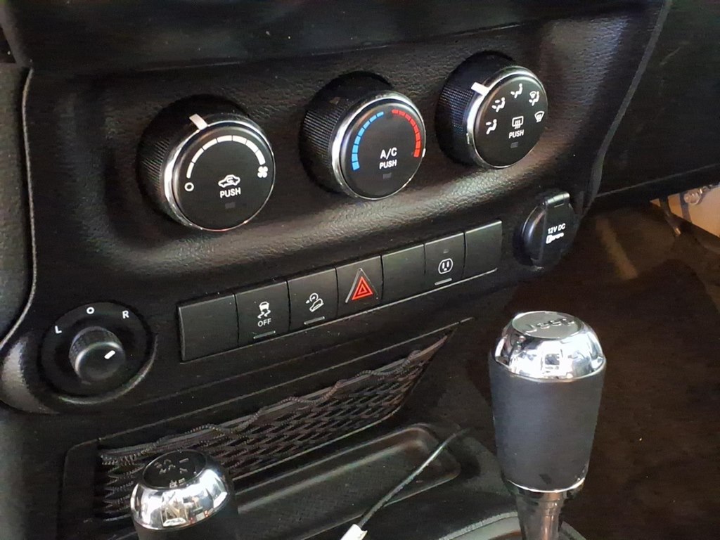 2018 Jeep Wrangler JK Unlimited Sahara Image 18 of 23