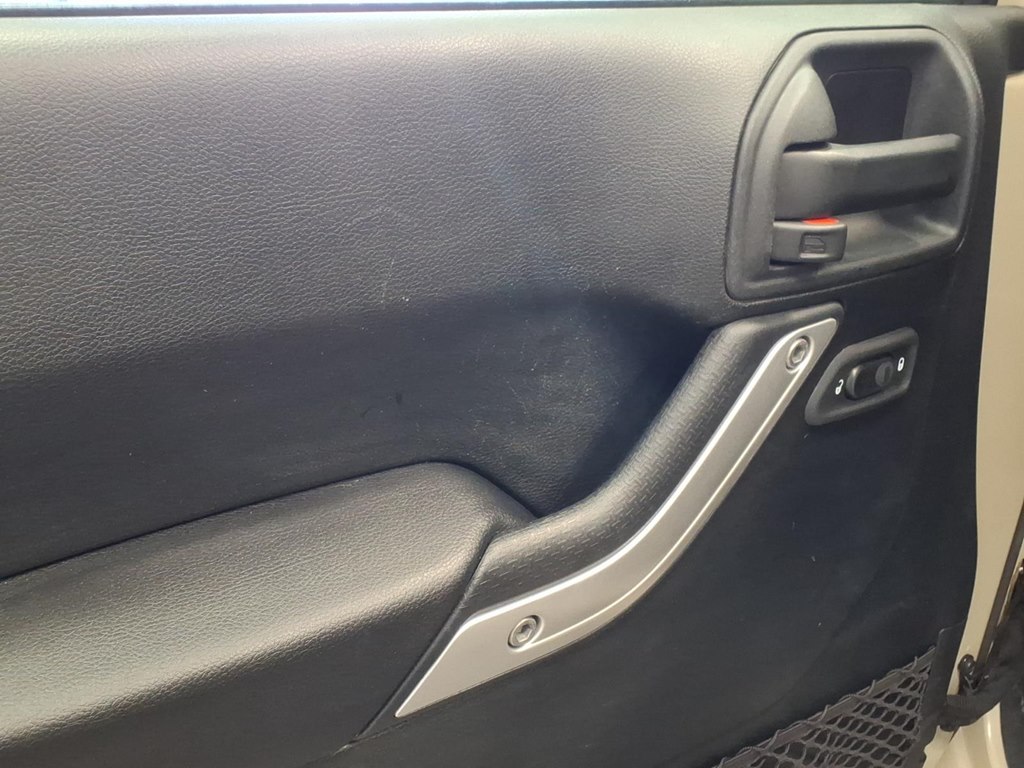 2018 Jeep Wrangler JK Unlimited Sahara Image 15 of 23