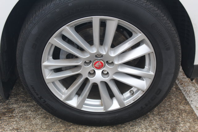 2018 Jaguar F-Pace 25t Prestige Image 9 of 29