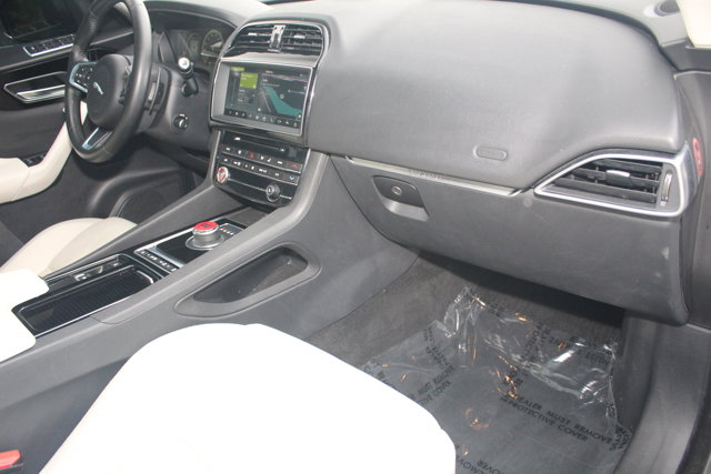 2018 Jaguar F-Pace 25t Prestige Image 14 of 29