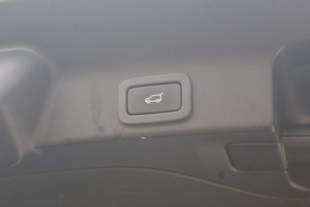 2018 Jaguar F-Pace 25t Prestige Image 24 of 29