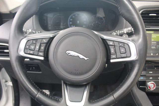 2018 Jaguar F-Pace 25t Prestige Image 16 of 29
