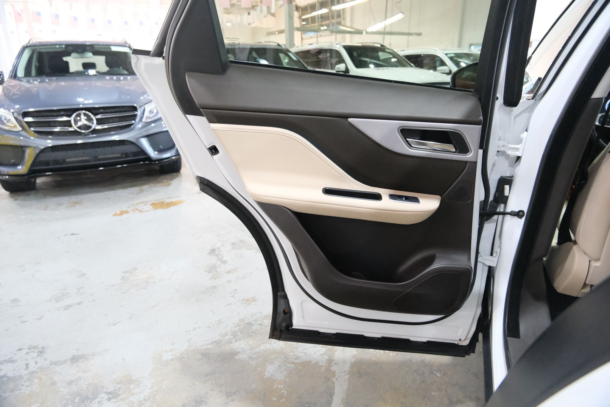 2018 Jaguar F-Pace 25t Prestige Image 39 of 41