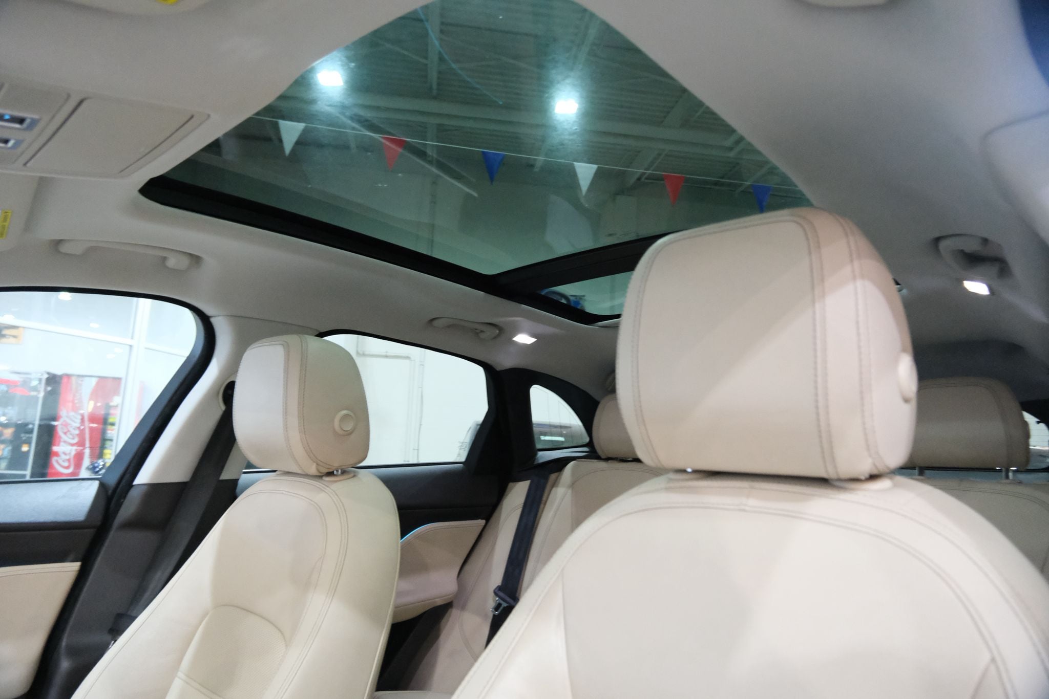 2018 Jaguar F-Pace 25t Prestige Image 17 of 41