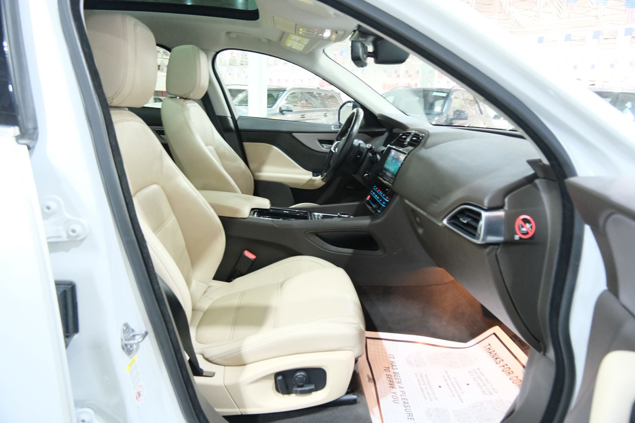 2018 Jaguar F-Pace 25t Prestige Image 14 of 41