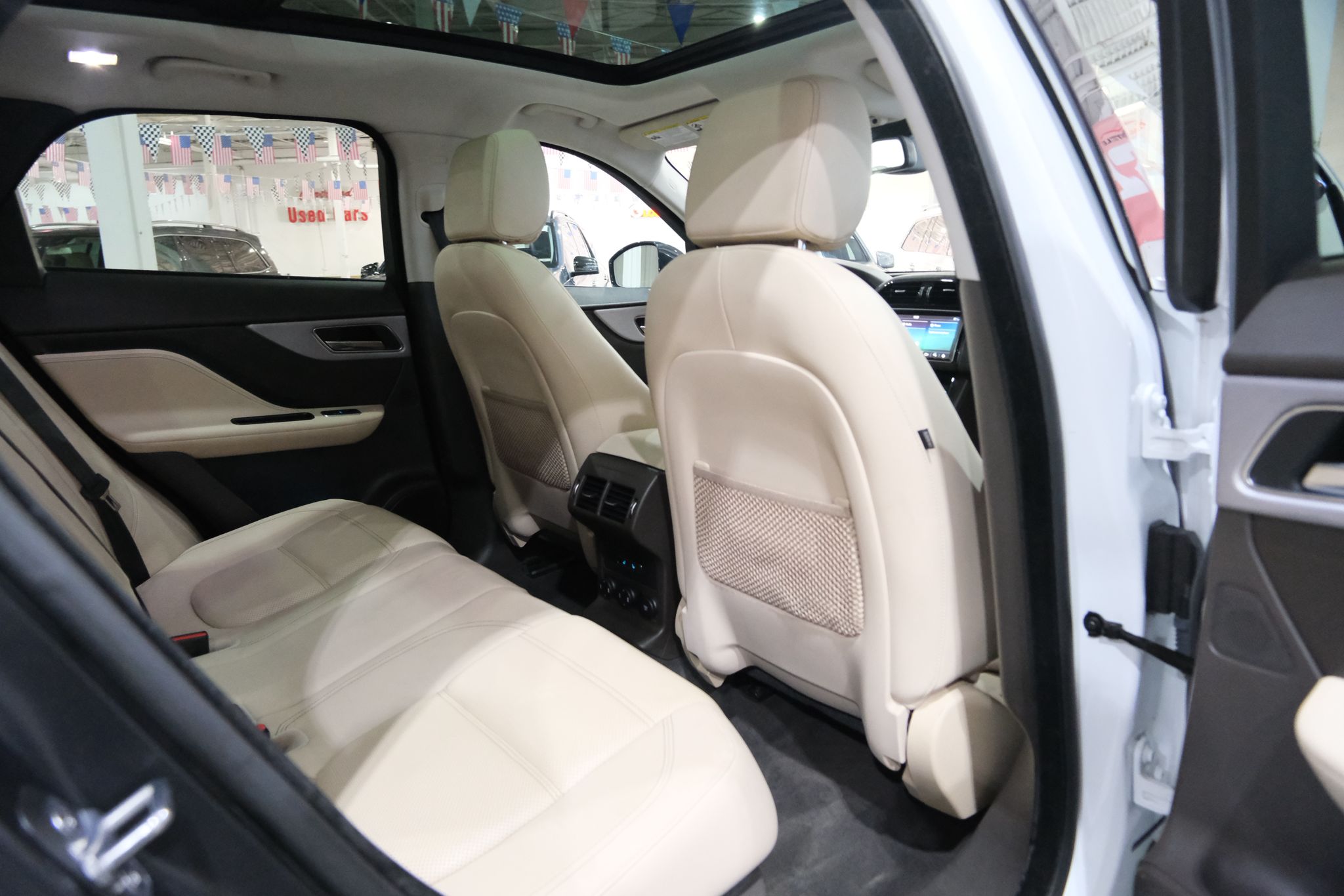 2018 Jaguar F-Pace 25t Prestige Image 13 of 41