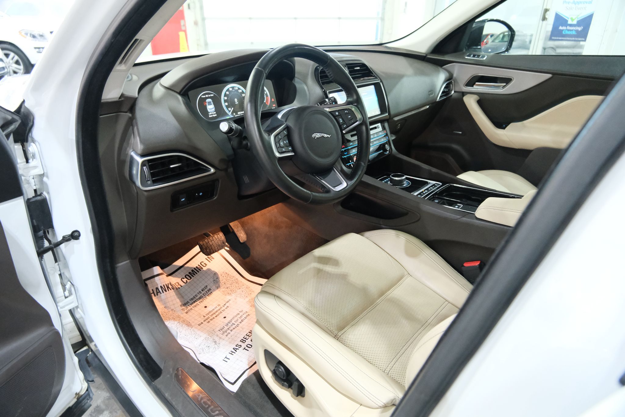 2018 Jaguar F-Pace 25t Prestige Image 20 of 41