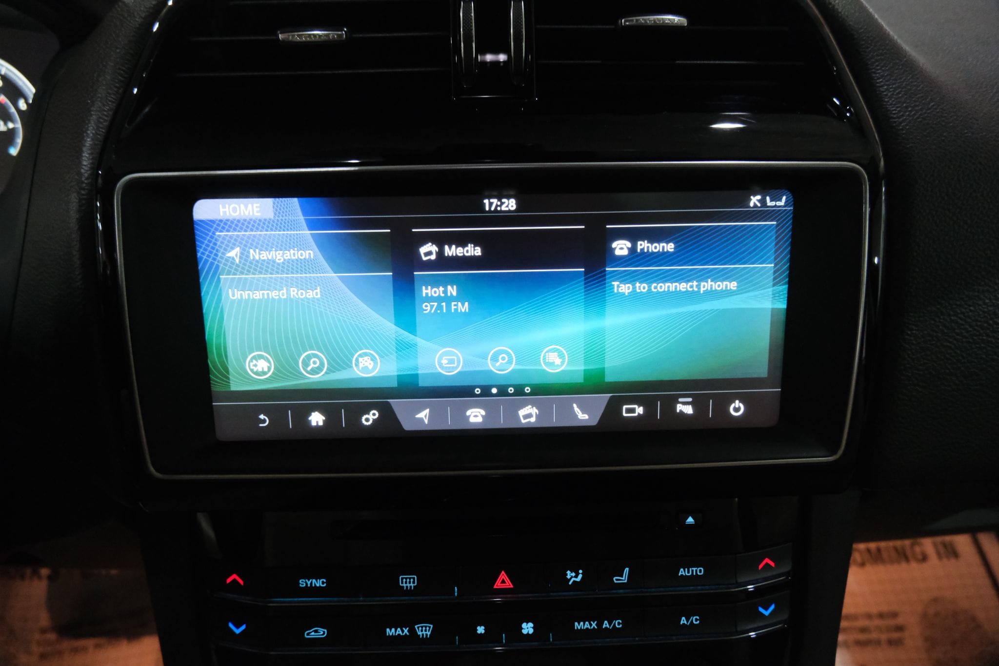 2018 Jaguar F-Pace 25t Prestige Image 26 of 41