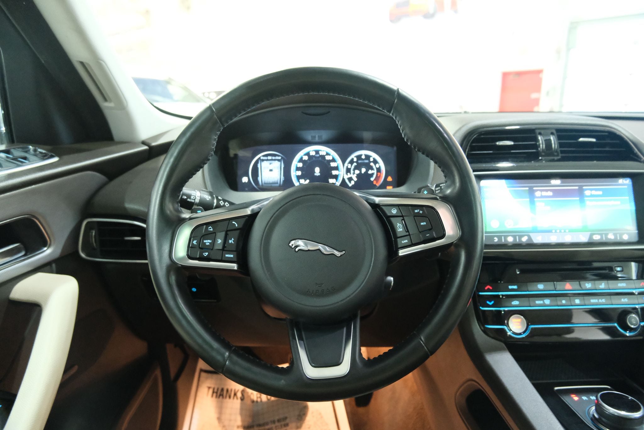 2018 Jaguar F-Pace 25t Prestige Image 24 of 41