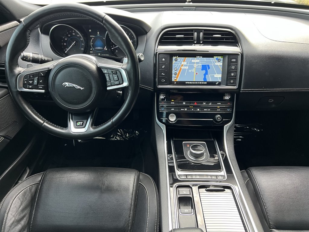 Vehicle image 19 of 32