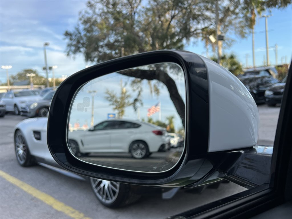 Vehicle image 29 of 32