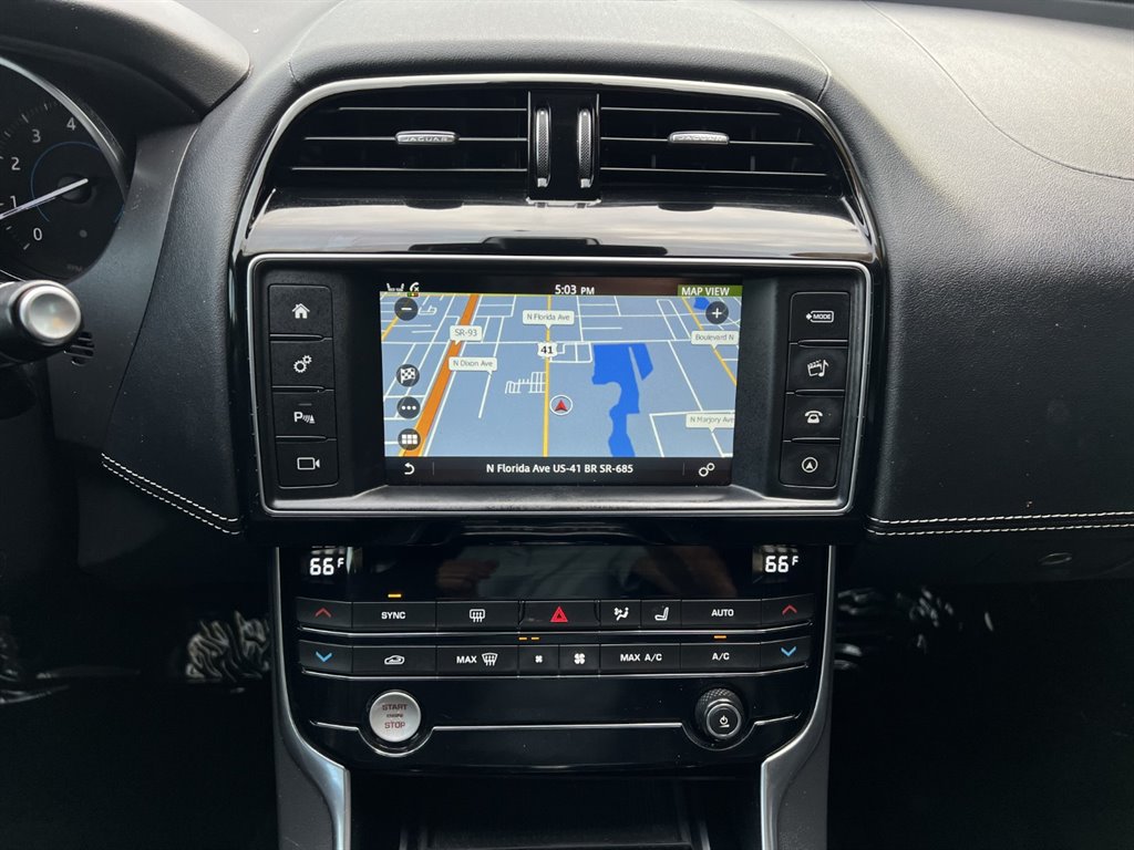 Vehicle image 23 of 32