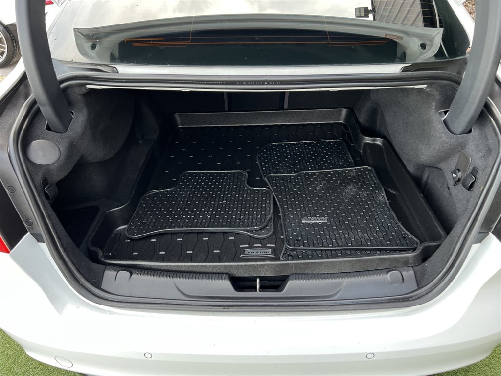 Vehicle image 31 of 32