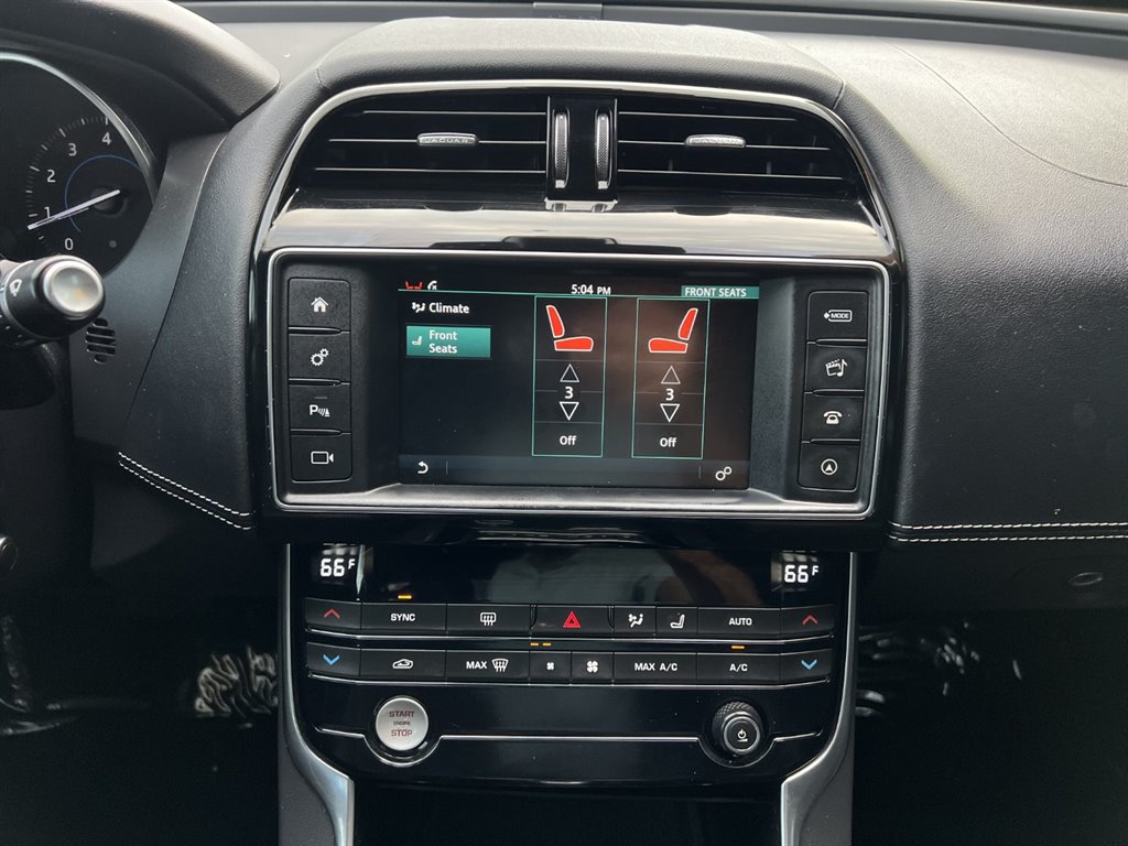 Vehicle image 24 of 32