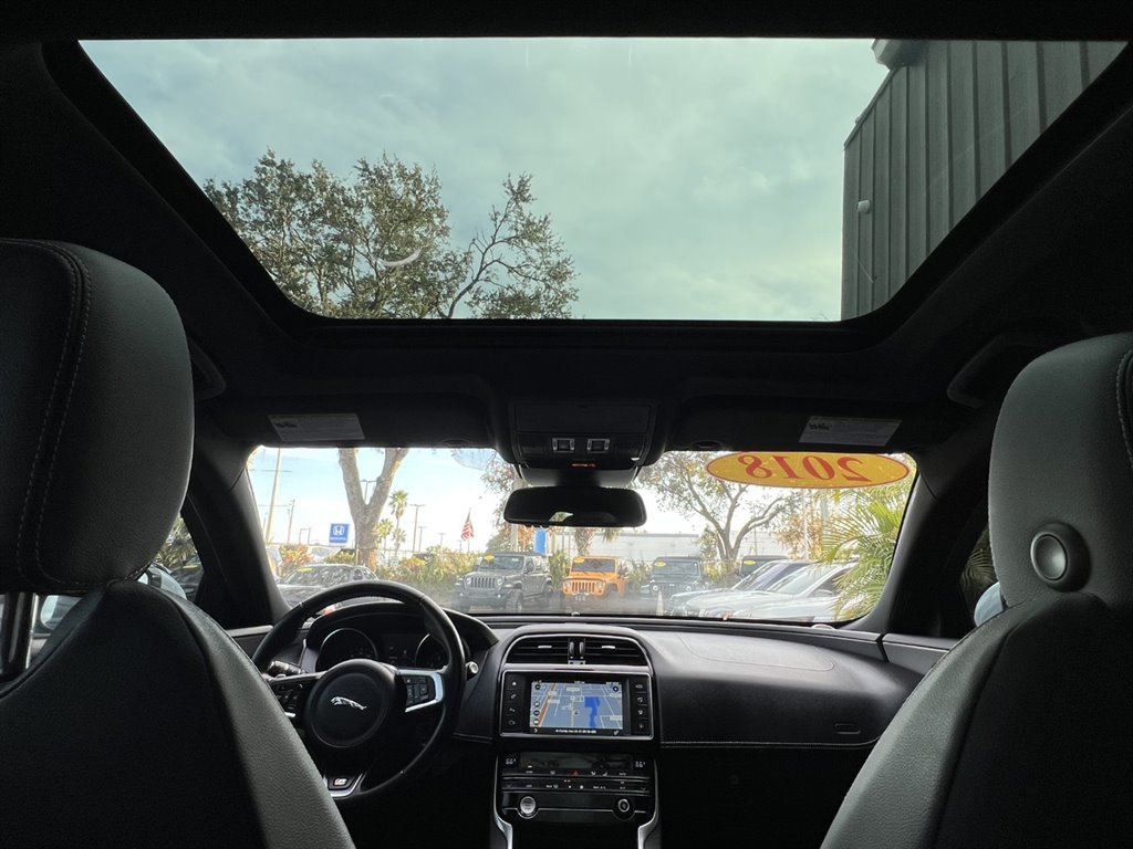 Vehicle image 18 of 32
