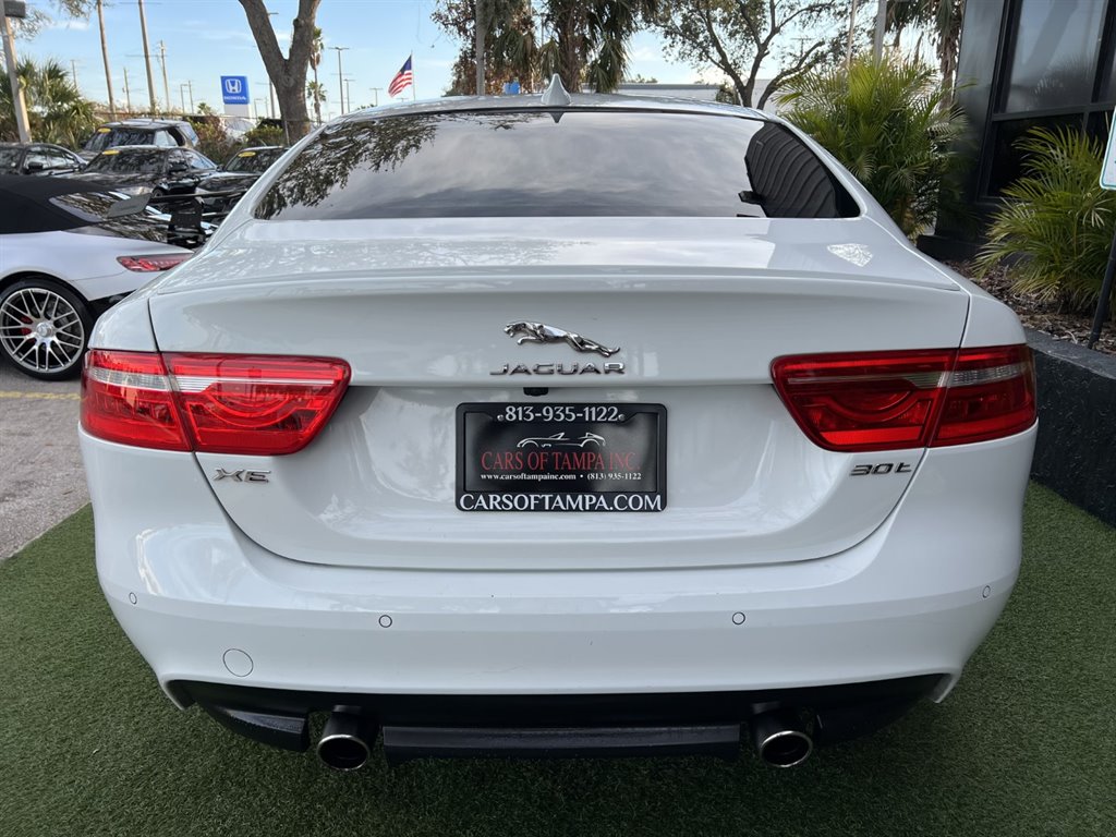 Vehicle image 8 of 32
