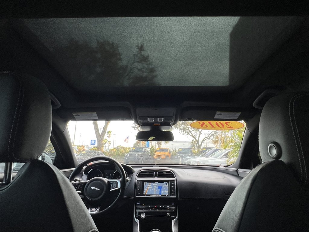 Vehicle image 17 of 32