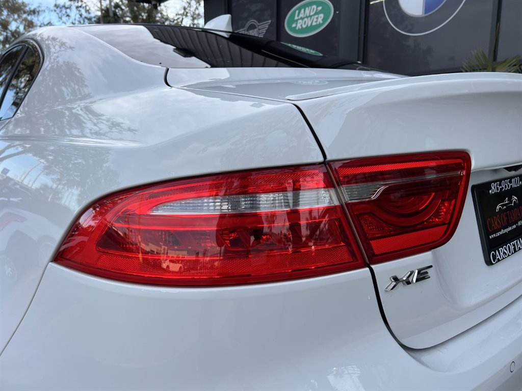 Vehicle image 9 of 32