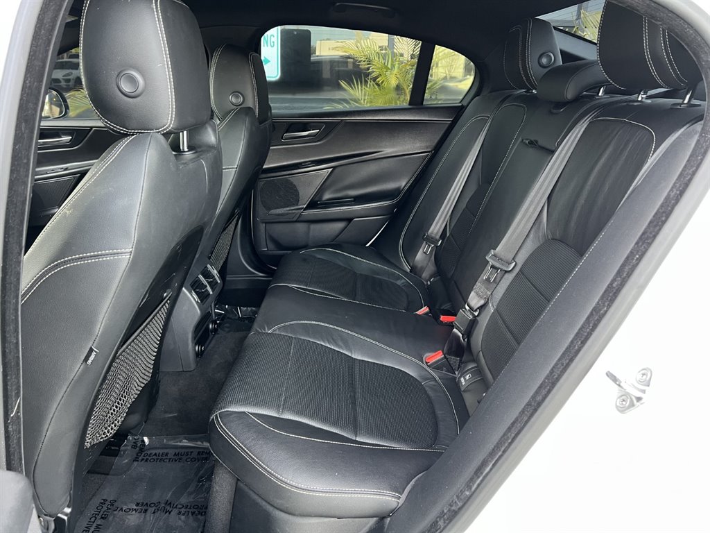 Vehicle image 13 of 32