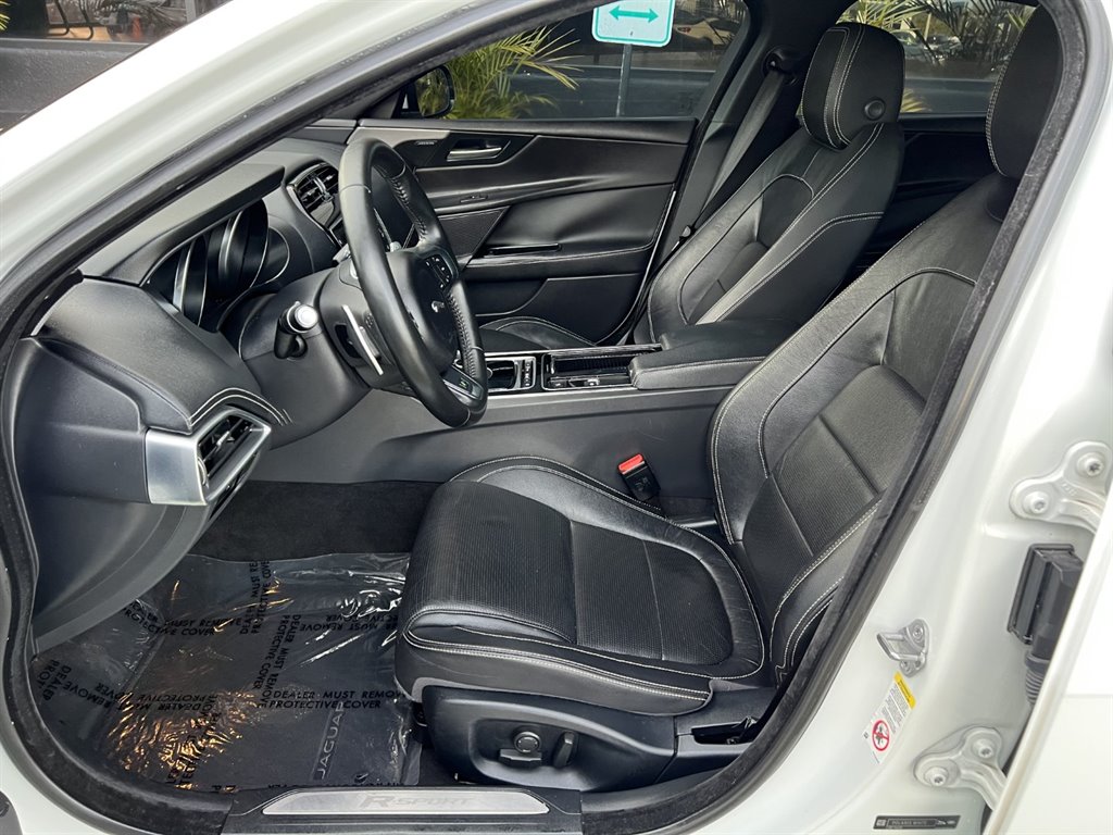 Vehicle image 11 of 32