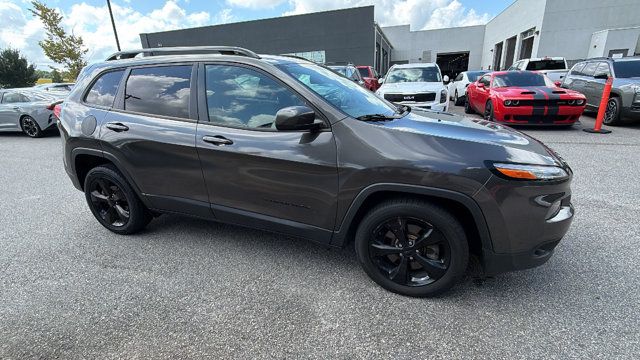 2018 Jeep Cherokee Latitude Image 2 of 29