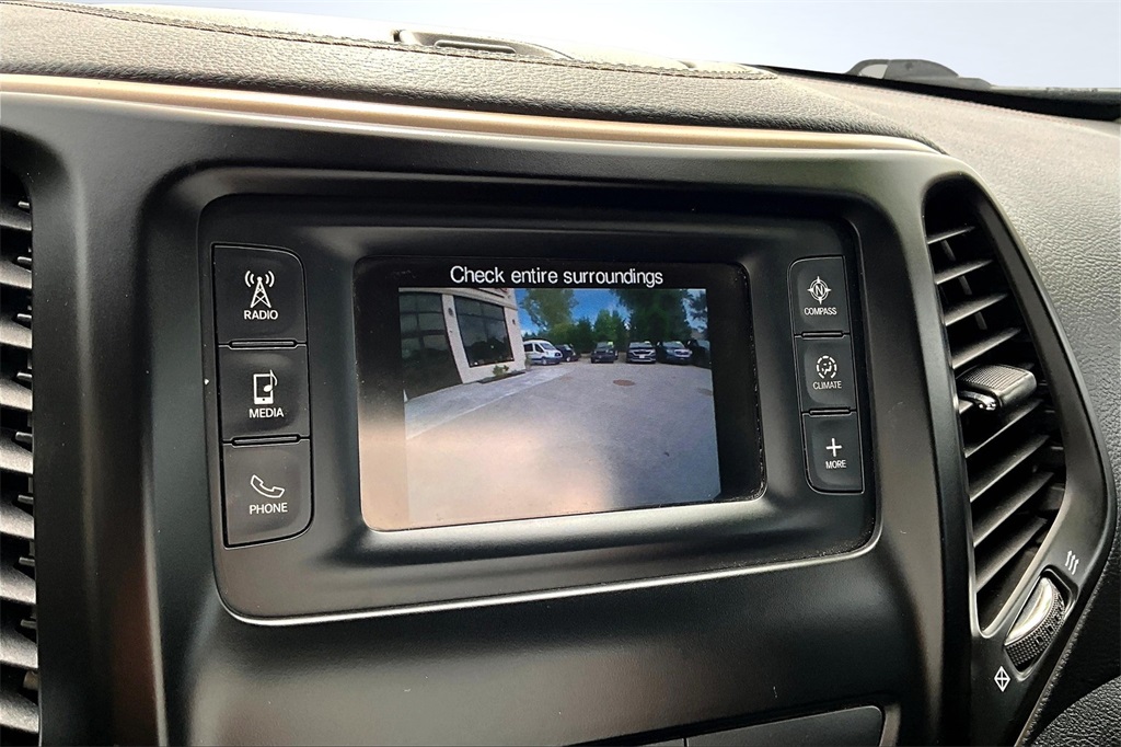 2018 Jeep Cherokee Latitude Image 19 of 28