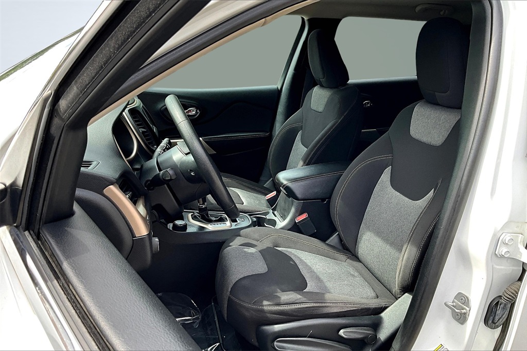 2018 Jeep Cherokee Latitude Image 10 of 28