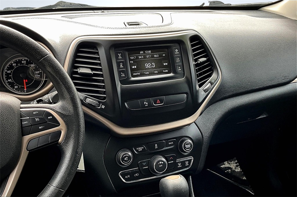 2018 Jeep Cherokee Latitude Image 25 of 28