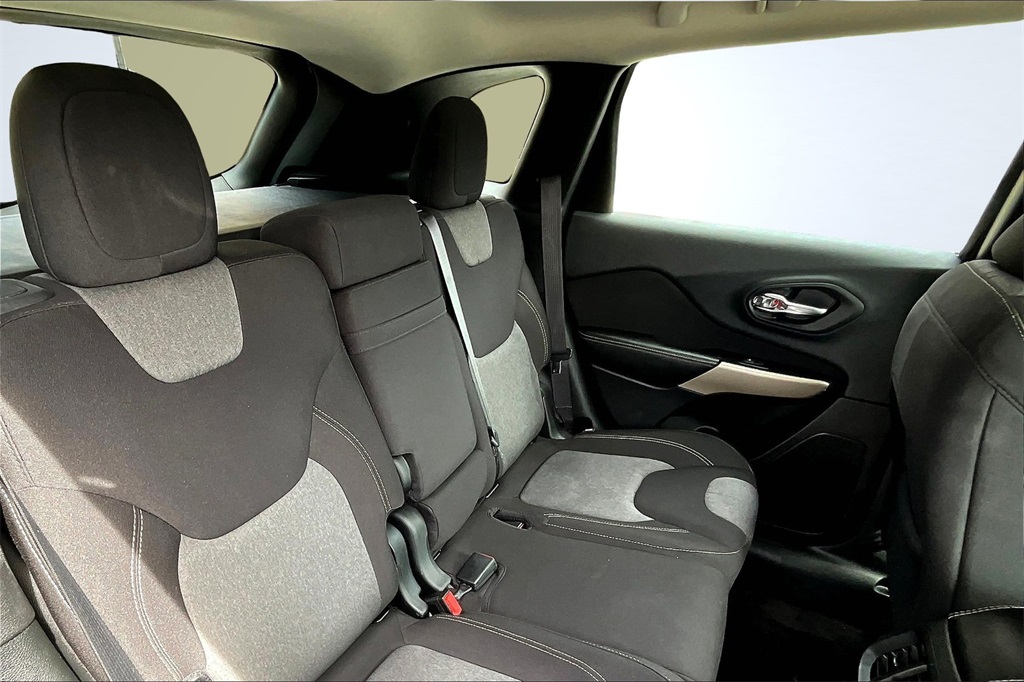 2018 Jeep Cherokee Latitude Image 8 of 28