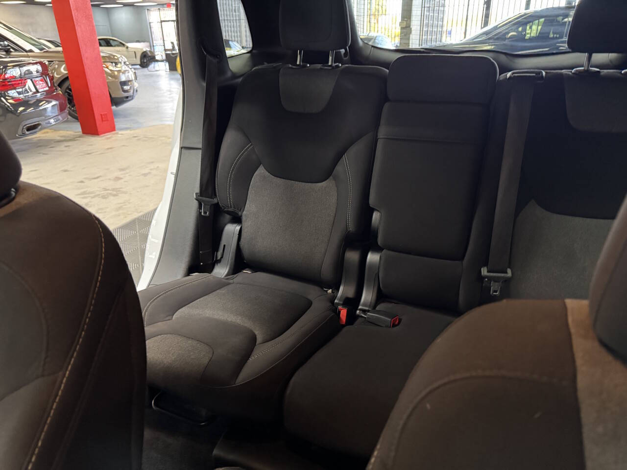 Vehicle image 36 of 59