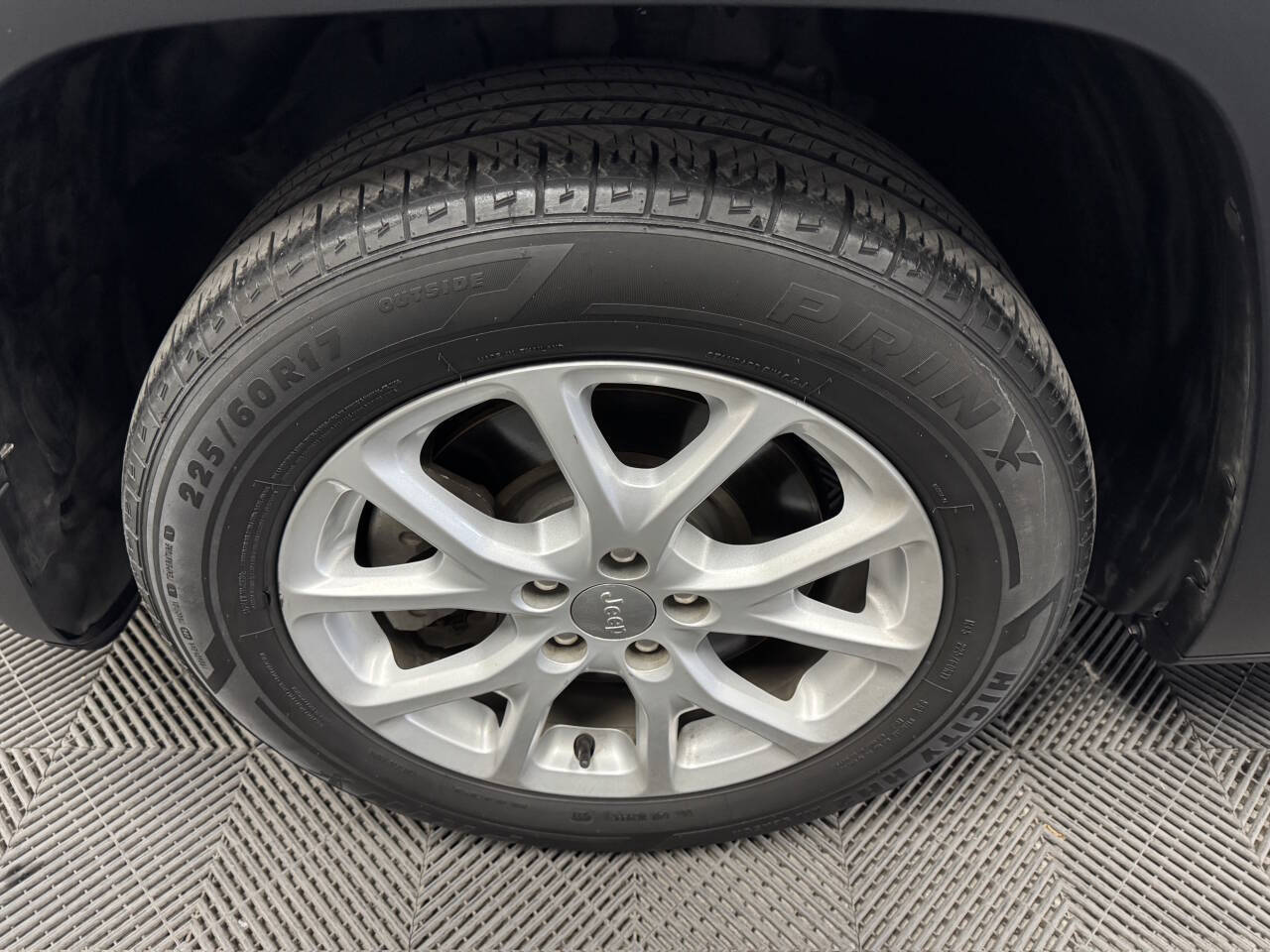 Vehicle image 21 of 59