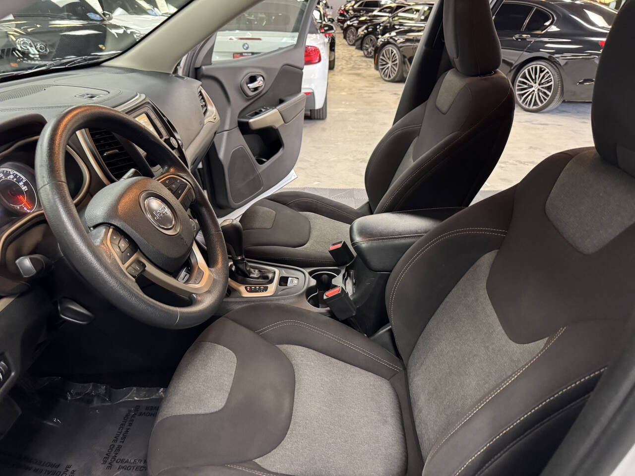 Vehicle image 33 of 59
