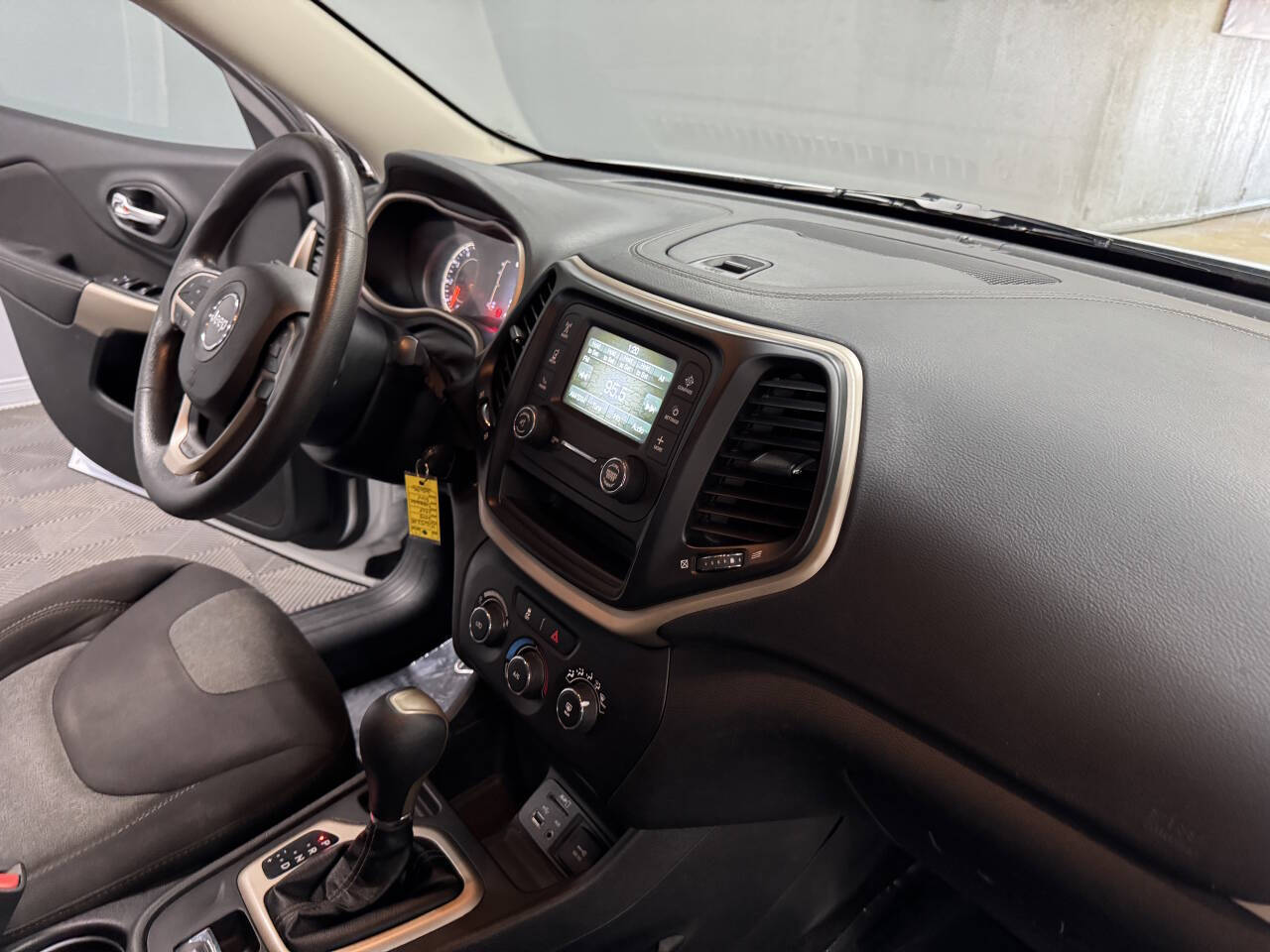 Vehicle image 54 of 59