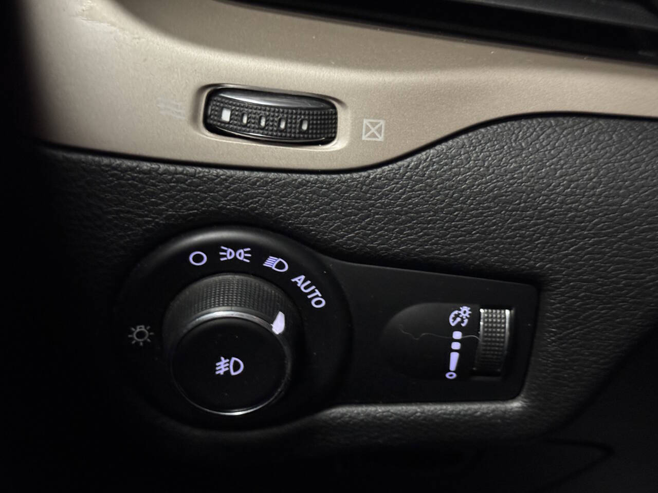 Vehicle image 30 of 59