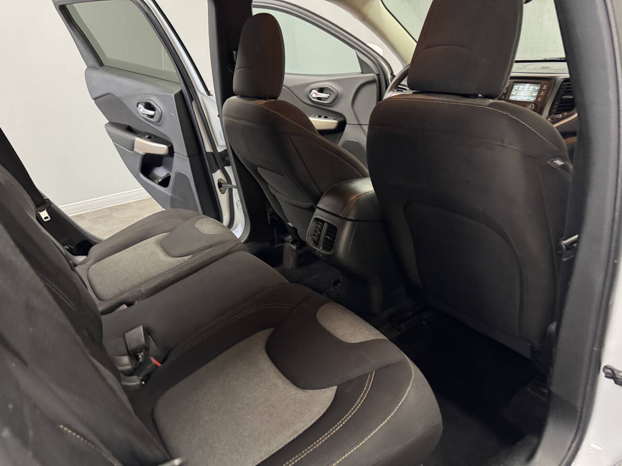 Vehicle image 52 of 59