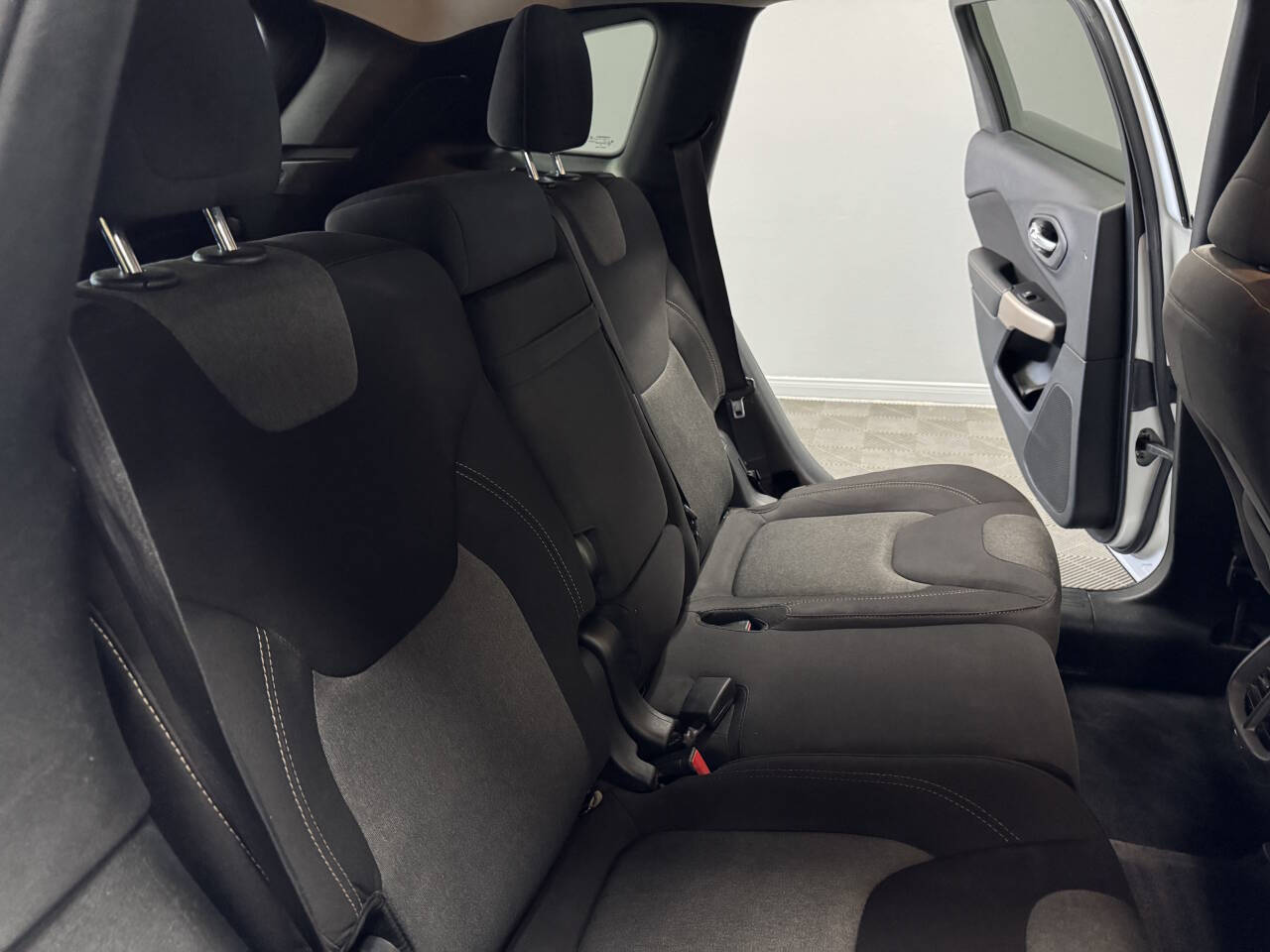 Vehicle image 51 of 59