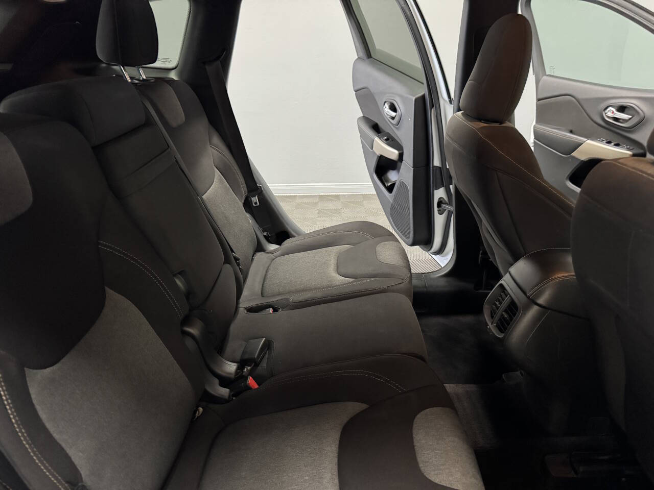 Vehicle image 50 of 59