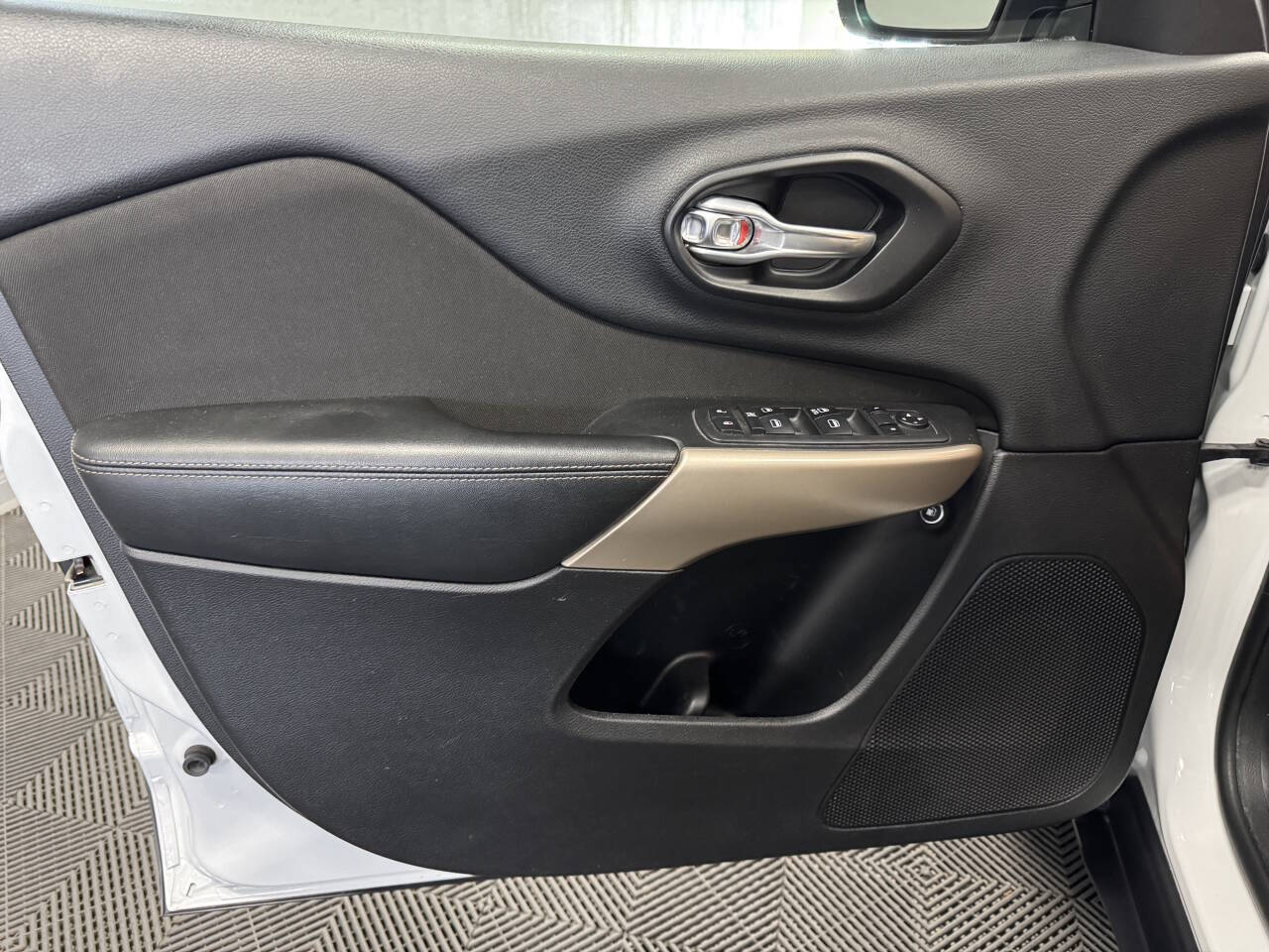 Vehicle image 37 of 59