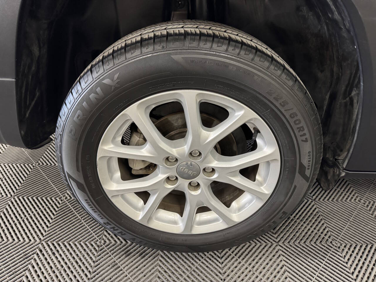 Vehicle image 18 of 59