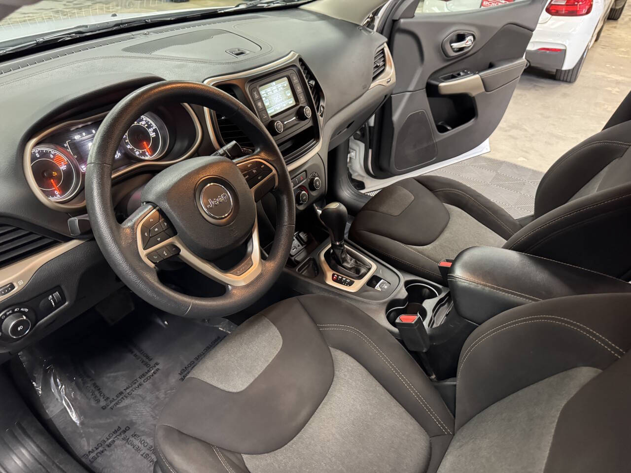 Vehicle image 34 of 59