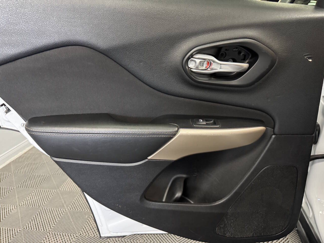 Vehicle image 46 of 59