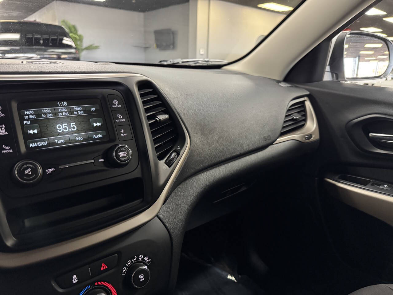 Vehicle image 27 of 59