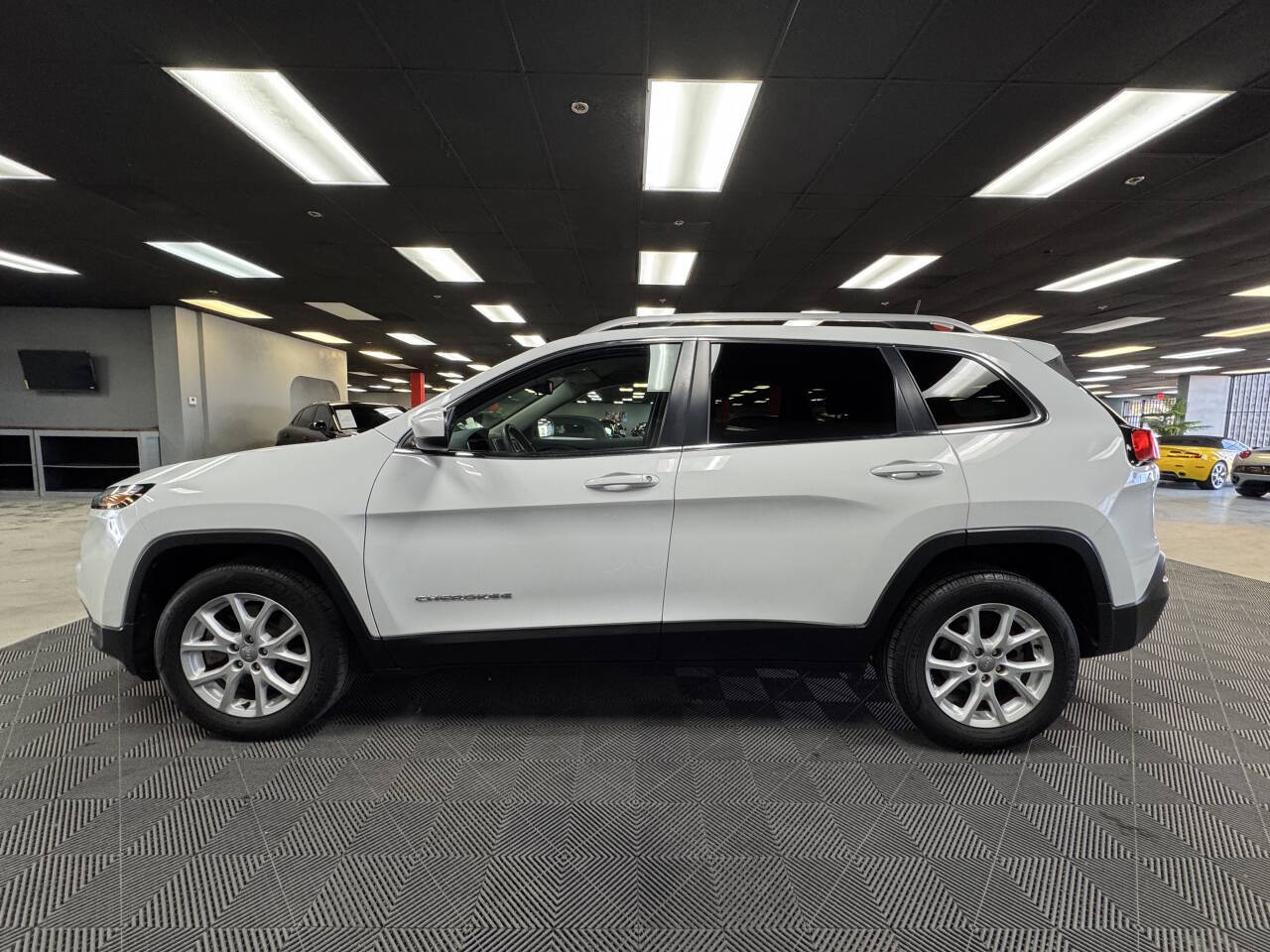 Vehicle image 13 of 59