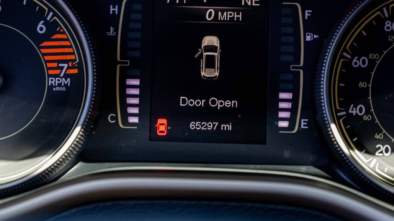 Vehicle image 20 of 27