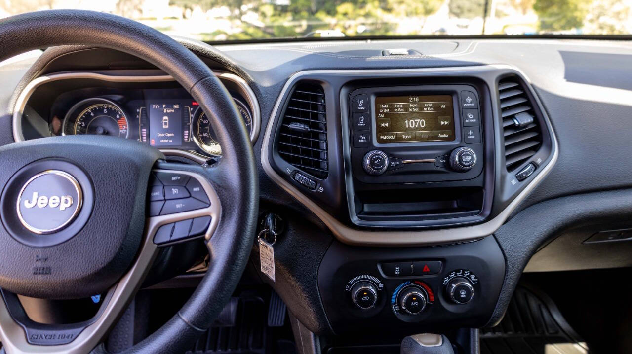 Vehicle image 24 of 27